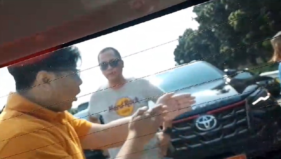 Video Sopir Fortuner Pelat TNI Ngaku Adik Jenderal Arogan Tabrak Mobil di Tol, Viral di&nbsp;Medsos